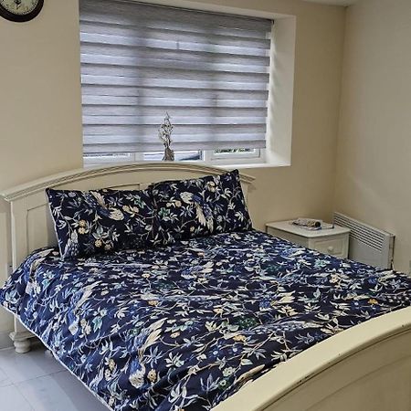 Cozy Studio Near To Tube Station Redbridge Buitenkant foto